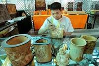 Bamboo carving brings great wealth <img src=/Library/english2008/english/image/video.gif />