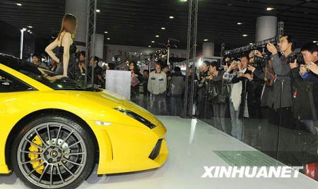 This&nbsp;year's&nbsp;Guangzhou&nbsp;Auto&nbsp;Show&nbsp;opened&nbsp;today&nbsp;with&nbsp;than&nbsp;600&nbsp;international&nbsp;car&nbsp;makers&nbsp;have&nbsp;gathered&nbsp;at&nbsp;this&nbsp;southern&nbsp;Chinese&nbsp;city&nbsp;of&nbsp;Guangzhou.