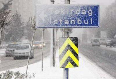 Snow covered traffic signs are seen in the road in Istanbul January 23, 2010.REUTERS/Osman Orsal