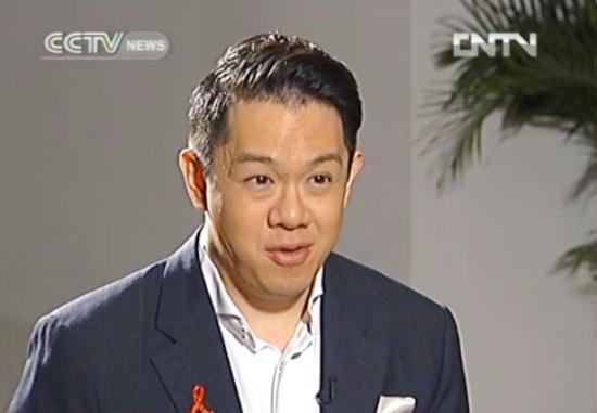 CCTV anchor James Chau speaks to Elton John and talks about why the rights of HIV-positive people mean so much to him. <br>