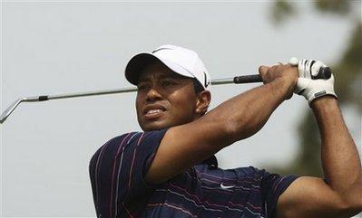 Tiger&nbsp;Woods&nbsp;of&nbsp;the&nbsp;USA&nbsp;tees&nbsp;off&nbsp;on&nbsp;the&nbsp;8th&nbsp;in&nbsp;Melbourne,&nbsp;Australia,&nbsp;Thursday,&nbsp;Nov.&nbsp;12,&nbsp;2009&nbsp;during&nbsp;the&nbsp;first&nbsp;round&nbsp;of&nbsp;the&nbsp;Australian&nbsp;Masters&nbsp;golf&nbsp;tournament.&nbsp;Woods&nbsp;shot&nbsp;under&nbsp;the&nbsp;card.(AP&nbsp;Photo/Rob&nbsp;Griffith)
