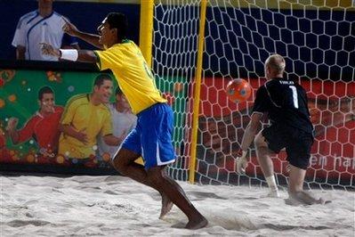 Brazil's&nbsp;Andre,&nbsp;left,&nbsp;celebrates&nbsp;after&nbsp;scoring&nbsp;against&nbsp;Switzerland's&nbsp;goalkeeper&nbsp;Nico&nbsp;Jung&nbsp;during&nbsp;their&nbsp;Final&nbsp;Beach&nbsp;Soccer&nbsp;World&nbsp;Cup&nbsp;match&nbsp;in&nbsp;Dubai,&nbsp;United&nbsp;Arab&nbsp;Emirates,&nbsp;Sunday,&nbsp;Nov.&nbsp;22,&nbsp;2009.(AP&nbsp;Photo/Hassan&nbsp;Ammar)