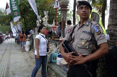 An&nbsp;Indonesian&nbsp;police&nbsp;officer&nbsp;stands&nbsp;guard&nbsp;at&nbsp;Kuta&nbsp;beach&nbsp;in&nbsp;Bali,&nbsp;Indonesia&nbsp;on&nbsp;Thursday,&nbsp;Dec.&nbsp;31,&nbsp;2009.&nbsp;The&nbsp;U.S.&nbsp;Embassy&nbsp;warned&nbsp;Thursday&nbsp;of&nbsp;a&nbsp;possible&nbsp;New&nbsp;Year's&nbsp;Eve&nbsp;terrorist&nbsp;attack&nbsp;on&nbsp;Indonesia's&nbsp;Bali&nbsp;island,&nbsp;based&nbsp;on&nbsp;information&nbsp;from&nbsp;the&nbsp;popular&nbsp;resort's&nbsp;governor,&nbsp;but&nbsp;security&nbsp;officials&nbsp;said&nbsp;they&nbsp;were&nbsp;unaware&nbsp;of&nbsp;a&nbsp;threat.&nbsp;(AP&nbsp;Photo/Firdia&nbsp;Lisnawati)&nbsp;