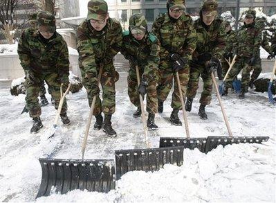 Heavy Snow Blows Across South Korea CCTV-International