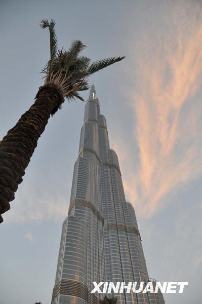 [视频][迪拜]世界第一高楼哈利法塔正式亮相