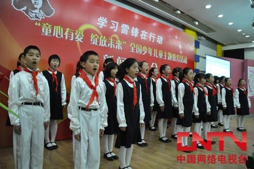 北京市地坛小学学生合唱《我们要做雷锋式的好少年》