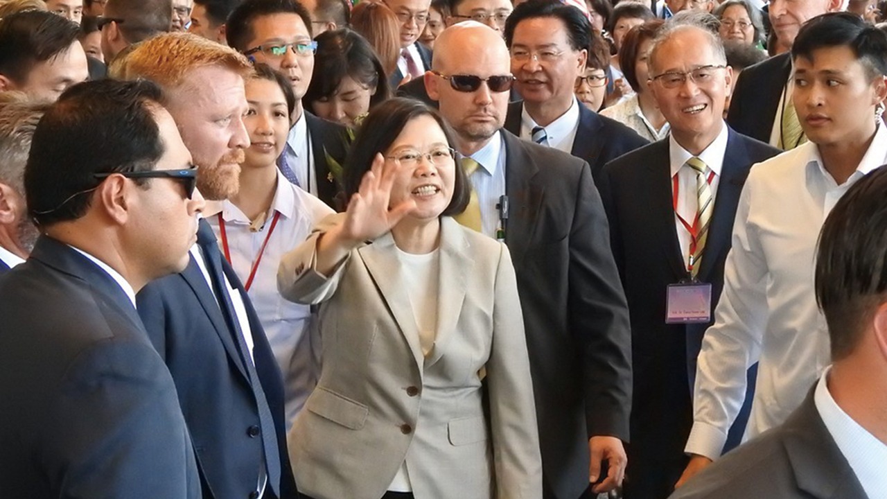 邱毅:民进党视台湾人民如"刍狗" 要过好日子只有一招