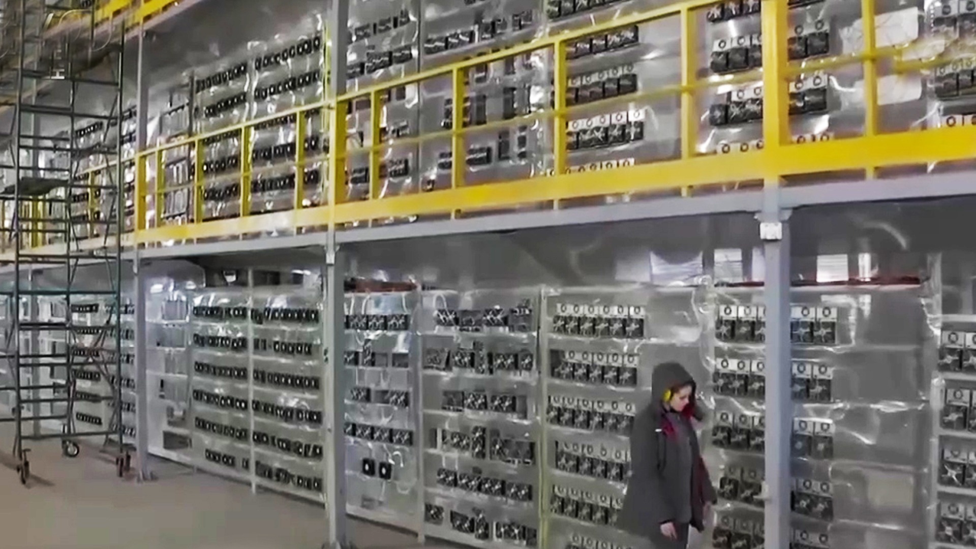 比特币价格暴涨有人整出7万套挖矿机！