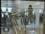 彭丽媛参观布鲁塞尔乐器博物馆