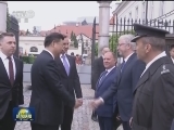 习近平出席波兰总统举行的欢迎仪式