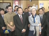 张德江看望参加人大会议报道的新闻工作者