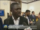 【新闻特写】开放透明的两会 传递自信的声音