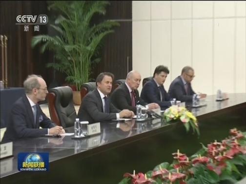 李克强会见卢森堡首相