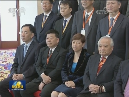 汪洋会见第四届两岸媒体人北京峰会与会代表