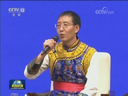 国新办举行第九届全国“人民满意的公务员”和“人民满意的公务员集体”代表与中外记者见面会