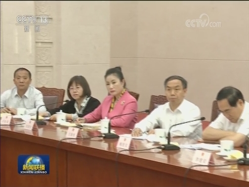 栗战书同常委会会议列席代表座谈