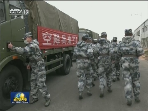 驻鄂部队承担武汉市民生活物资运输保障