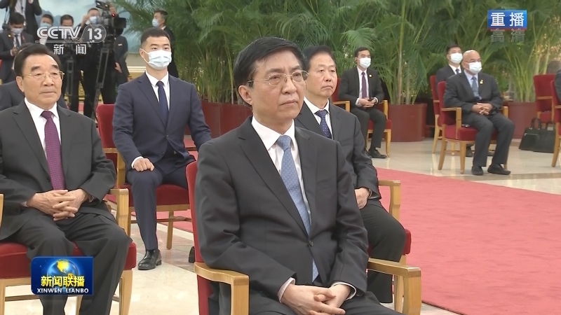 习近平为柬埔寨太后举行中华人民共和国“友谊勋章”颁授仪式