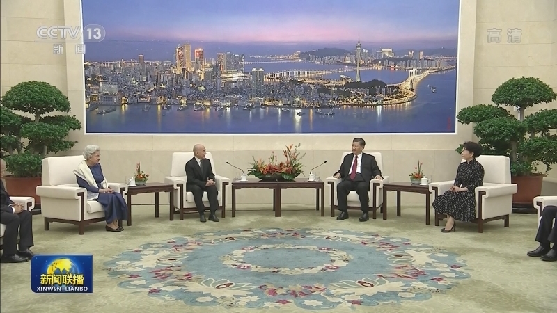 习近平夫妇会见柬埔寨国王和太后