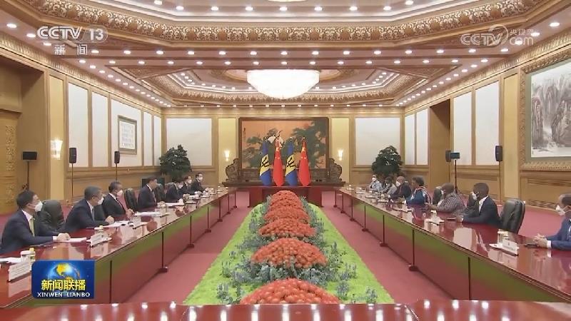习近平会见巴巴多斯总理
