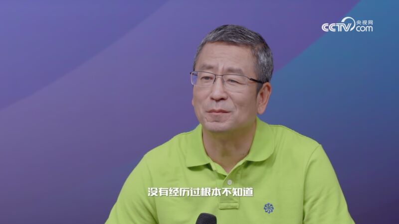 [国内足球]白岩松:以体育人 点亮五彩人生