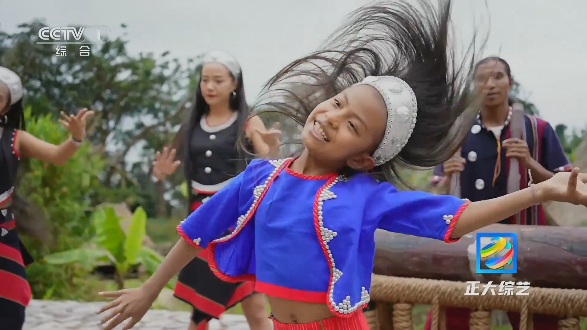 [正大综艺]佤族的甩发舞让每一根发丝都注入灵魂