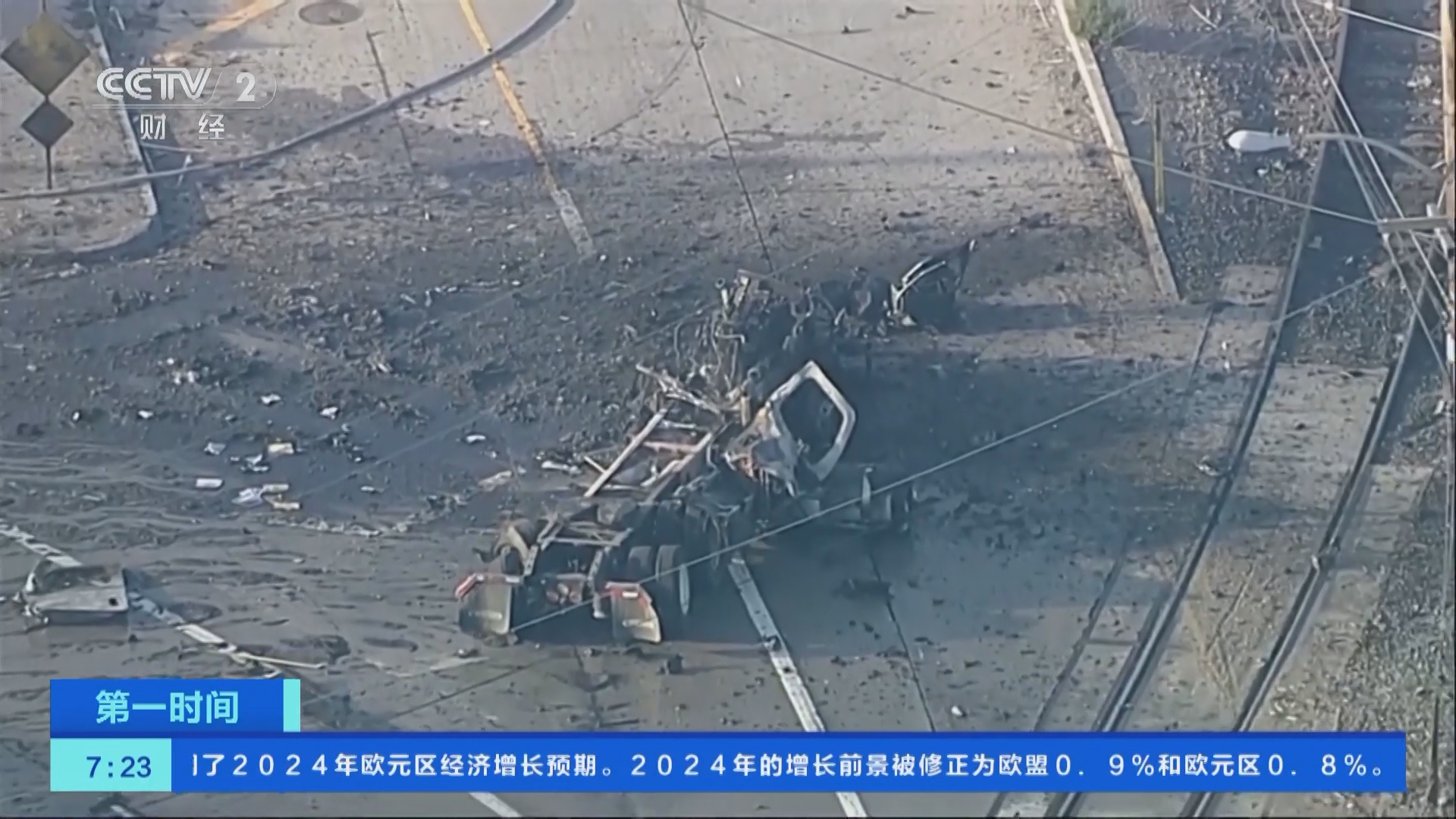[第一时间]美国加州:一卡车起火爆炸 7名消防员受伤