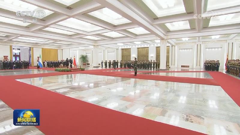 习近平举行仪式欢迎塞拉利昂总统访华