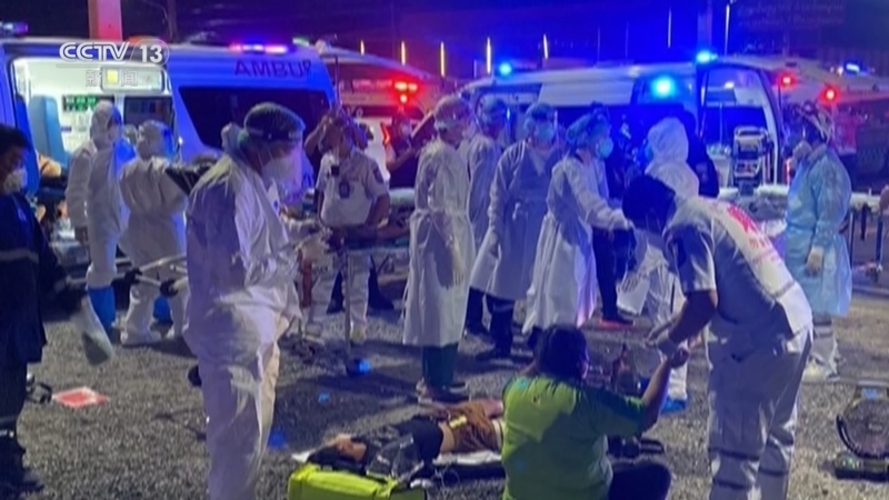 [新闻直播间]泰国 一制冰厂爆炸导致氨气泄漏