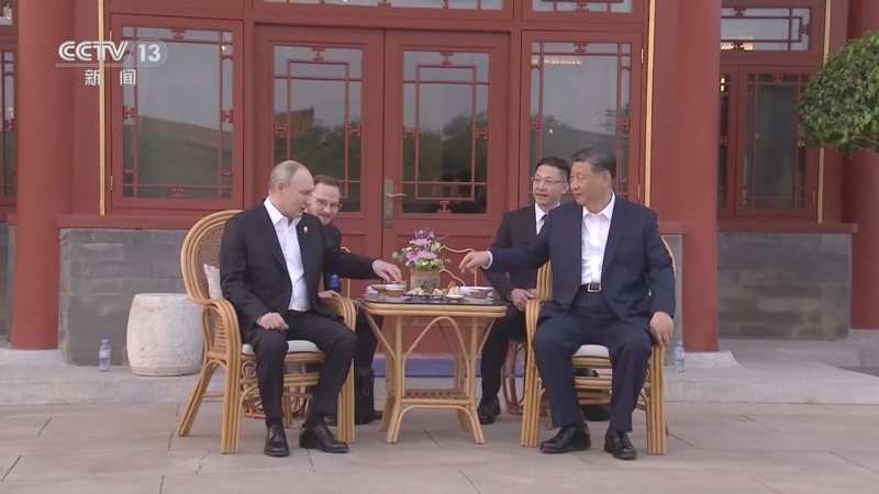 [新闻30分]习近平同俄罗斯总统在中南海小范围会晤