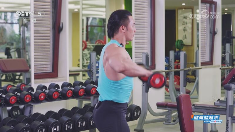 [健身动起来]郑少忠带来肩部训练教学