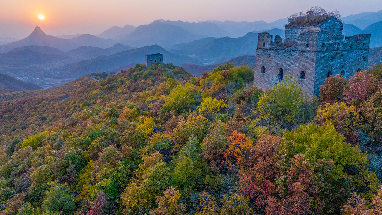 河北秦皇岛:长城内外秋色斑斓