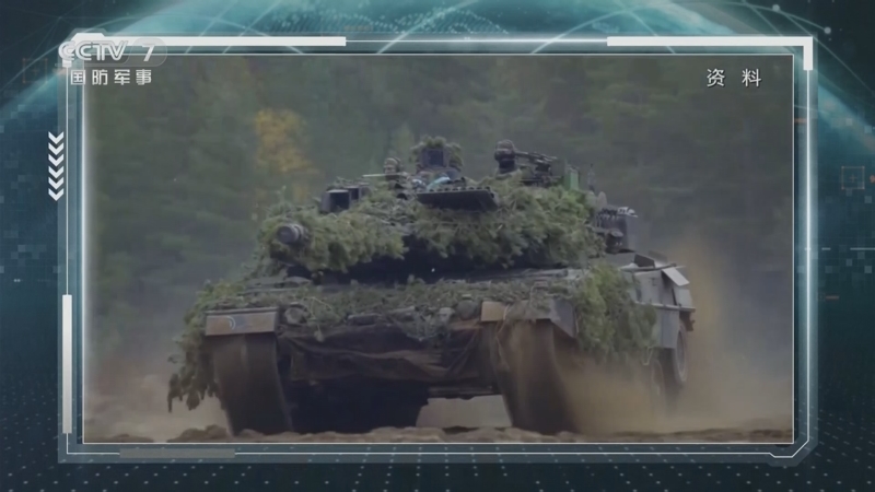 《防务新观察》 20251216 乌总统称“放弃加入北约” 美全新升级B-52轰炸机 试验空战新模式