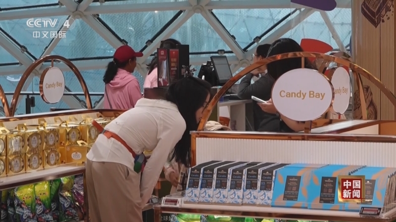 《中国新闻》 20251217 04:00