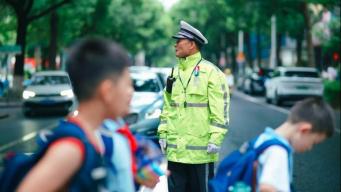 护航秋季开学季 长沙交警全力守护师生出行平安