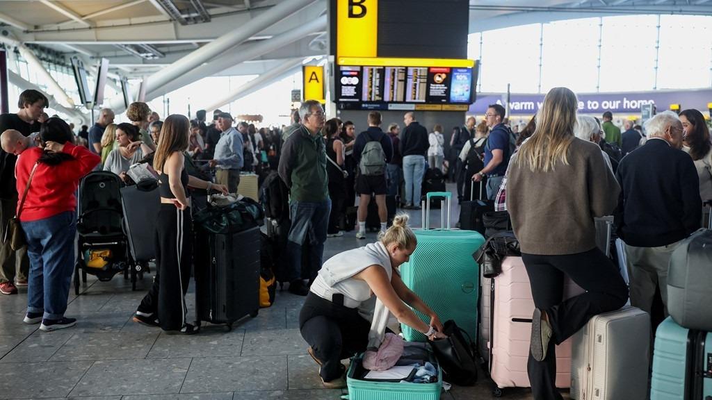 英国空管系统技术故障致大批航班取消