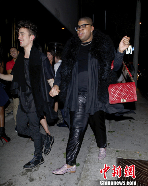 nba球星魔术师约翰逊儿子公开出柜 与男友牵手逛街