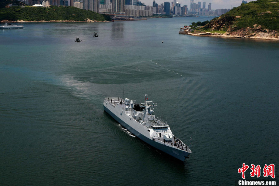 解放军驻港部队惠州舰,钦州舰首次参加海空联合巡逻