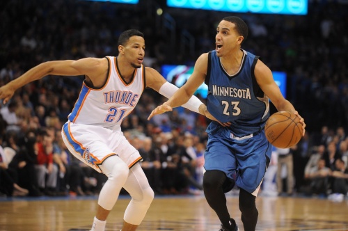 威少狂砍29分三双坎特两双 维金斯19分雷霆擒狼