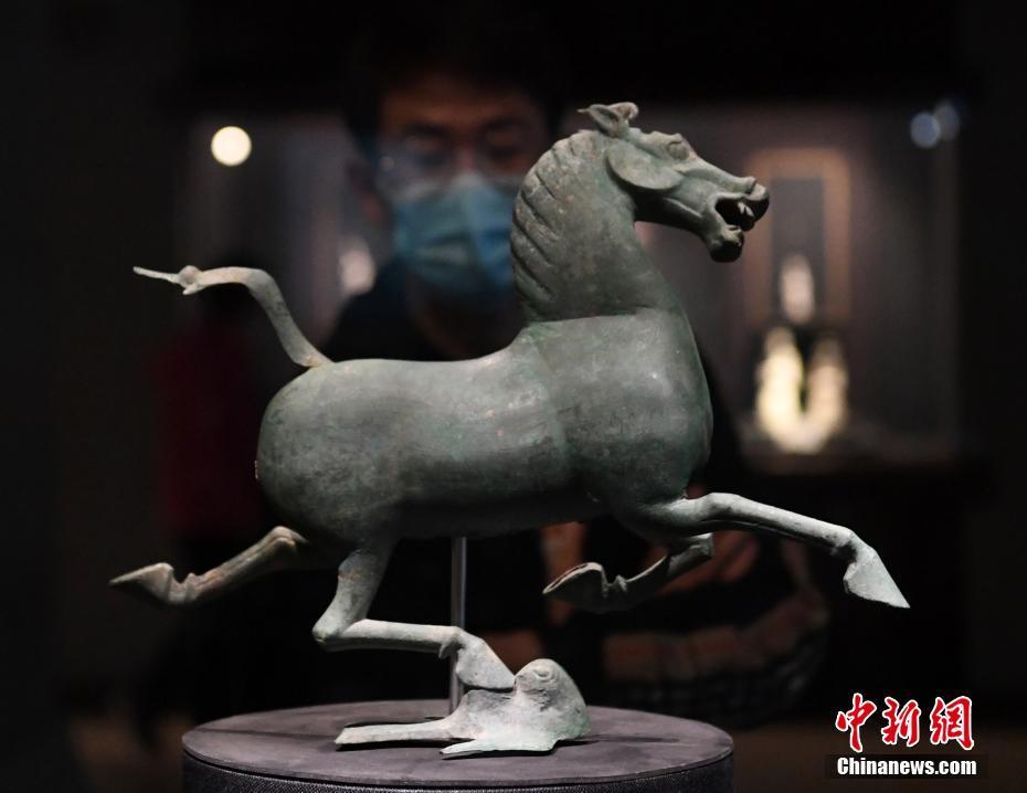 "铜奔马"真品在甘肃省博物馆展出
