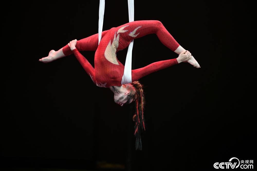 中国吊床舞锦标赛在天津举行