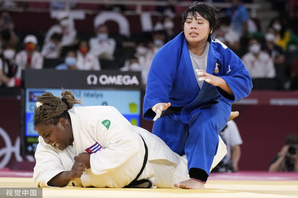 [图]柔道女子78公斤以上级决赛:素根辉获胜
