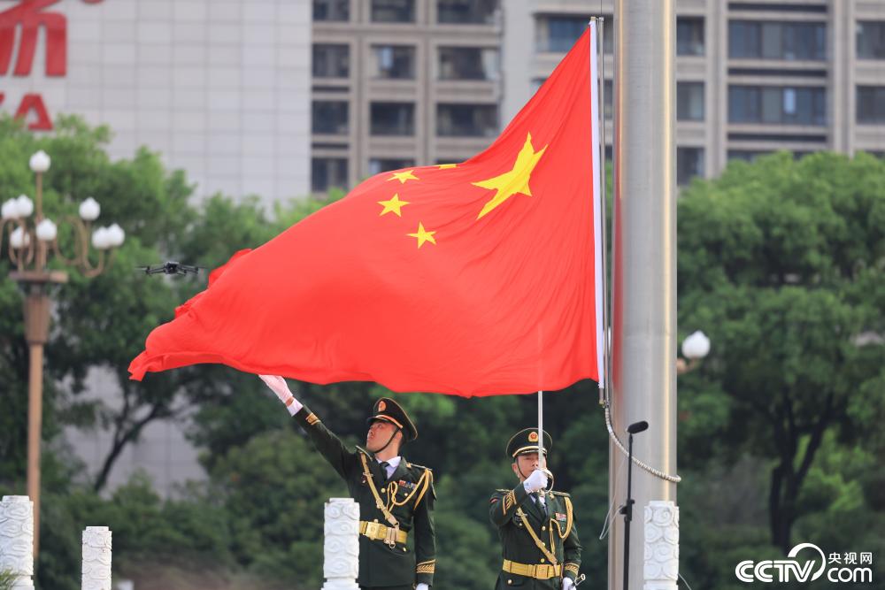 庆祝八一建军节南昌八一广场举行升旗仪式