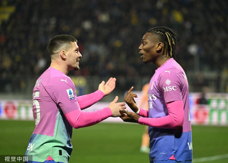 意甲-吉鲁传射约维奇替补制胜 米兰3-2弗洛西诺内