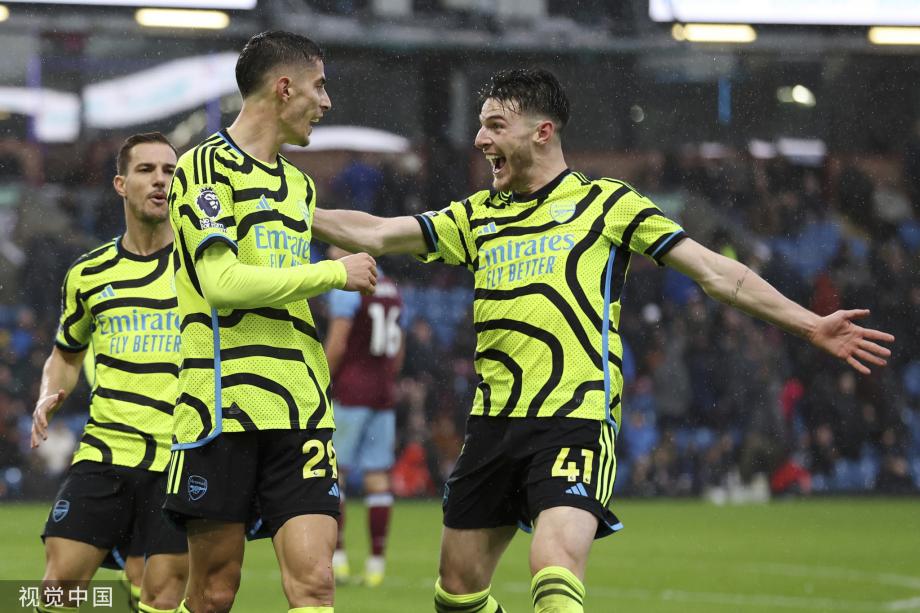 萨卡双响厄德高传射 阿森纳5-0大胜伯恩利