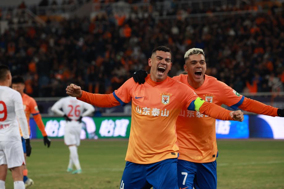 帕托补射得手克雷桑破门 山东泰山获开门红