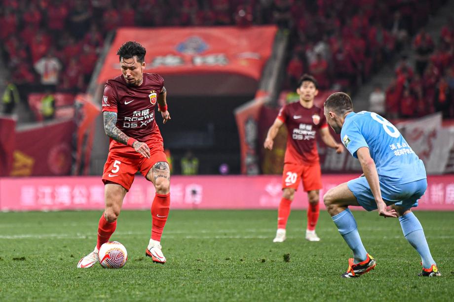 武磊张琳芃巴尔加斯破门 上海海港3-1河南队