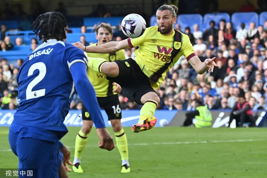 帕尔默双响 切尔西2-2十人伯恩利近4轮仅1胜