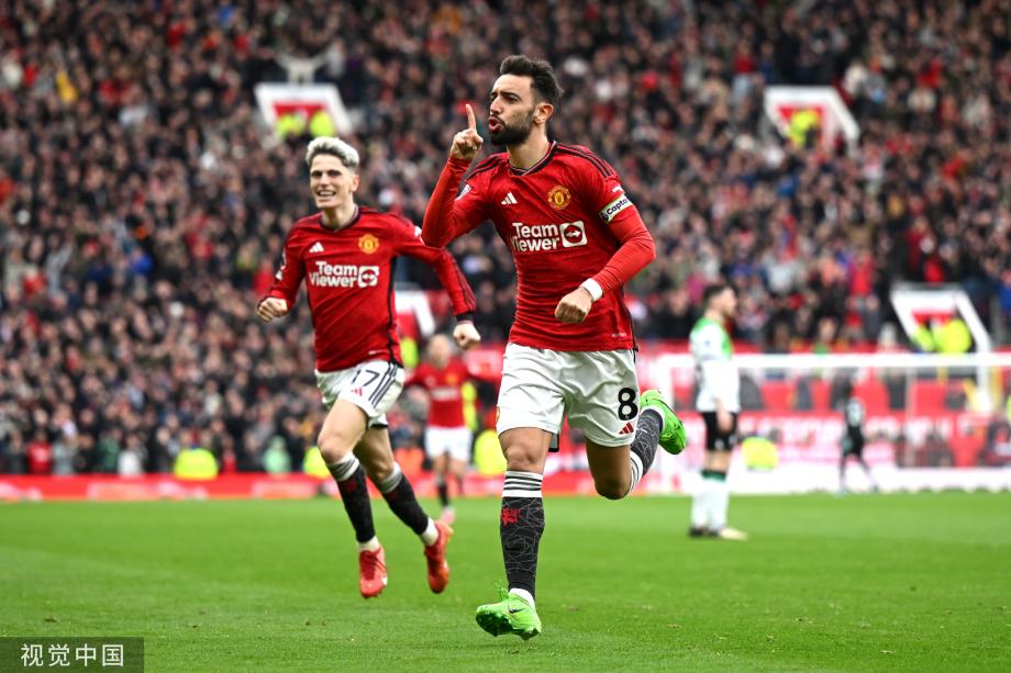 英超-B费吊射萨拉赫点射救主 曼联2-2利物浦