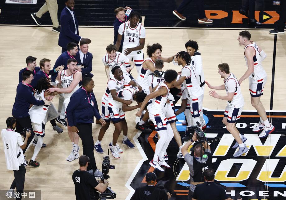 NCAA决赛-康涅狄格大学轻取普渡大学完成卫冕